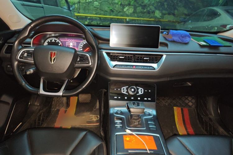 Used Hongqi H5 2022 Classic Model Facelift 1.5T DCT Qiyun Edition Center Console