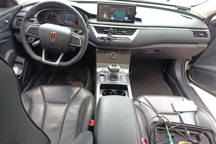 Used Hongqi H5 2022 Classic Model Facelift 1.8T Automatic Smart Connect Flagship Edition Center Console