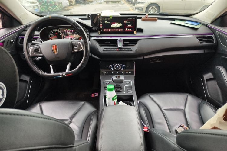 Used Hongqi H5 2022 Classic Model 1.8T Automatic Smart Connect Flagship Edition Center Console