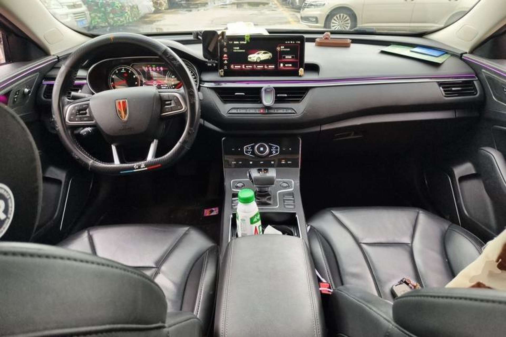 Used Hongqi H5 2022 Classic Model 1.8T Automatic Smart Connect Flagship Edition Center Console