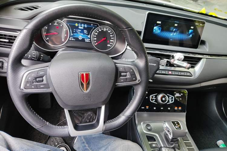 Used Hongqi H5 2022 Classic Model Facelift 1.5T DCT Qiyun Edition Center Console