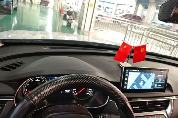 Used Hongqi H5 2022 Classic Model Facelift 1.8T Automatic Smart Connect Flagship Edition Center Console