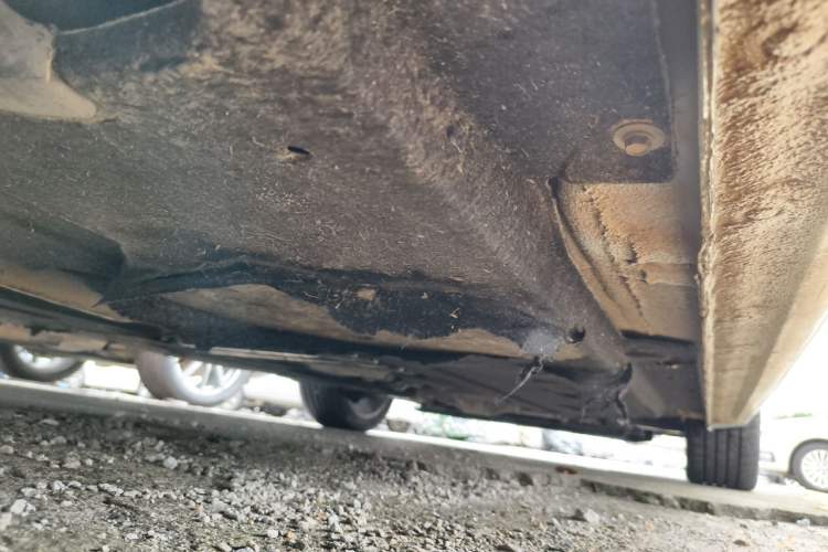 Used Hongqi H5 2022 Classic Model 1.8T Automatic Smart Connect Flagship Edition Chassis Rear Right