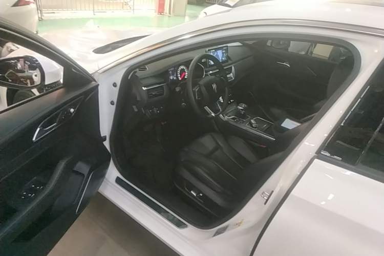 Used Hongqi H5 2022 Classic Model Facelift 1.8T Automatic Smart Connect Flagship Edition Driver Seat