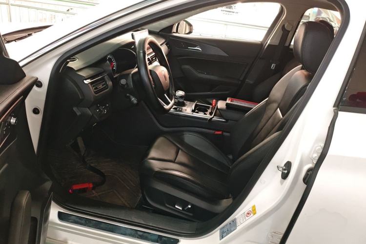 Used Hongqi H5 2022 Classic Model Facelift 1.8T Automatic Smart Connect Flagship Edition Driver Seat
