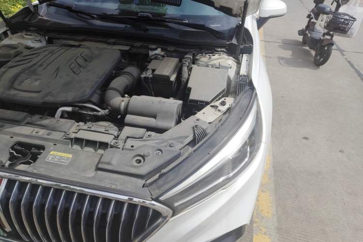 Used Hongqi H5 2022 Classic Model 1.5T DCT Flagship Edition Engine Bay Left