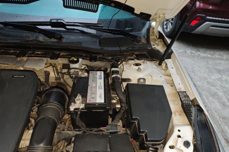 Used Hongqi H5 2022 Classic Model Facelift 1.5T DCT Qiyun Edition Engine Bay Left