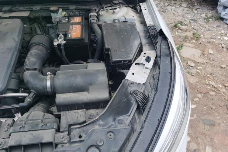 Used Hongqi H5 2022 Classic Model 1.5T DCT Flagship Edition Engine Bay Left