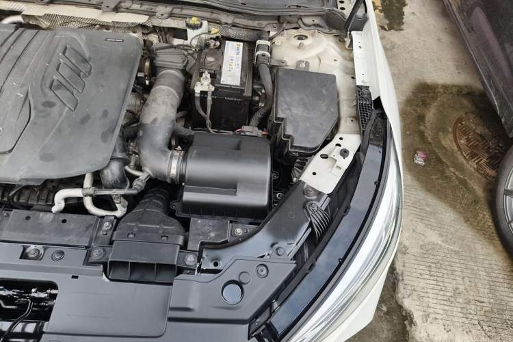 Used Hongqi H5 2022 Classic Model 1.8T Automatic Smart Connect Flagship Edition Engine Bay Left