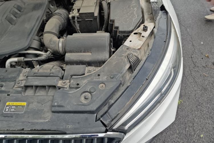 Used Hongqi H5 2022 Classic Model 1.5T DCT Flagship Edition Engine Bay Left