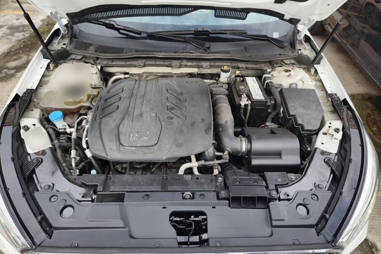 Used Hongqi H5 2022 Classic Model 1.8T Automatic Smart Connect Flagship Edition Engine Bay