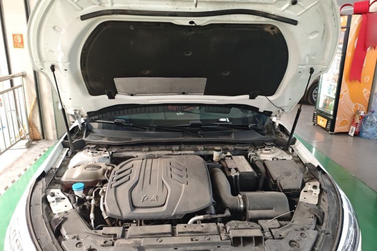 Used Hongqi H5 2022 Classic Model Facelift 1.8T Automatic Smart Connect Flagship Edition Engine Bay