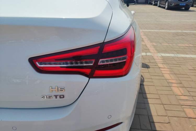 Used Hongqi H5 2022 Classic Model Facelift 1.8T Automatic Smart Connect Flagship Edition Exterior 3