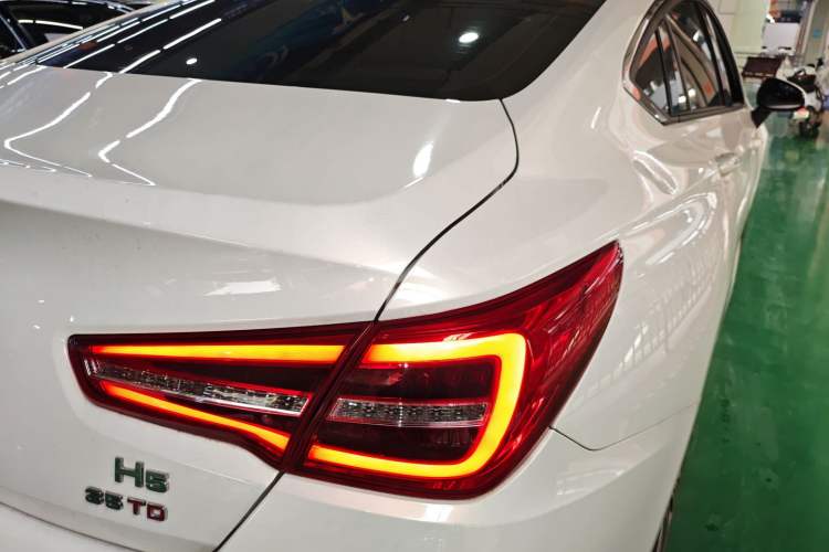 Used Hongqi H5 2022 Classic Model Facelift 1.8T Automatic Smart Connect Flagship Edition Exterior 3