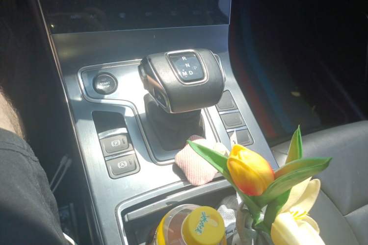 Used Hongqi H5 2022 Classic Model 1.5T DCT Flagship Edition Gear Lever