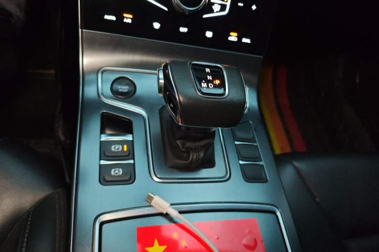 Used Hongqi H5 2022 Classic Model Facelift 1.5T DCT Qiyun Edition Gear Lever