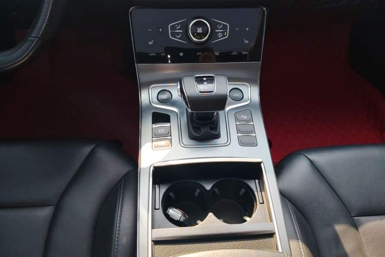 Used Hongqi H5 2022 Classic Model Facelift 1.8T Automatic Smart Connect Flagship Edition Gear Lever