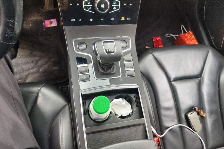 Used Hongqi H5 2022 Classic Model 1.8T Automatic Smart Connect Flagship Edition Gear Lever
