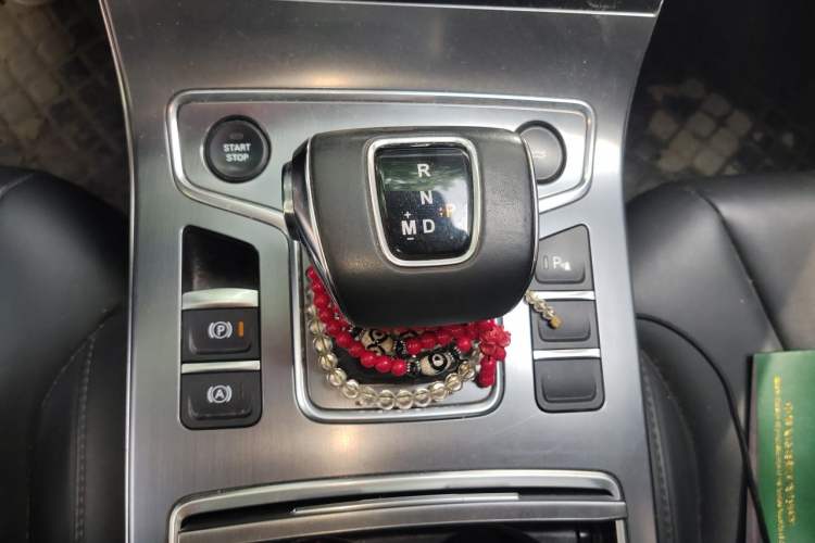 Used Hongqi H5 2022 Classic Model Facelift 1.8T Automatic Smart Connect Flagship Edition Gear Lever