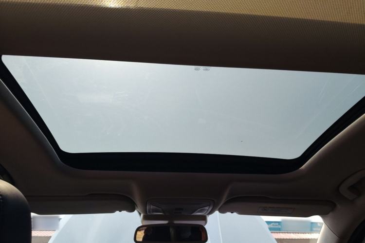Used Hongqi H5 2022 Classic Model Facelift 1.8T Automatic Smart Connect Flagship Edition Headliner