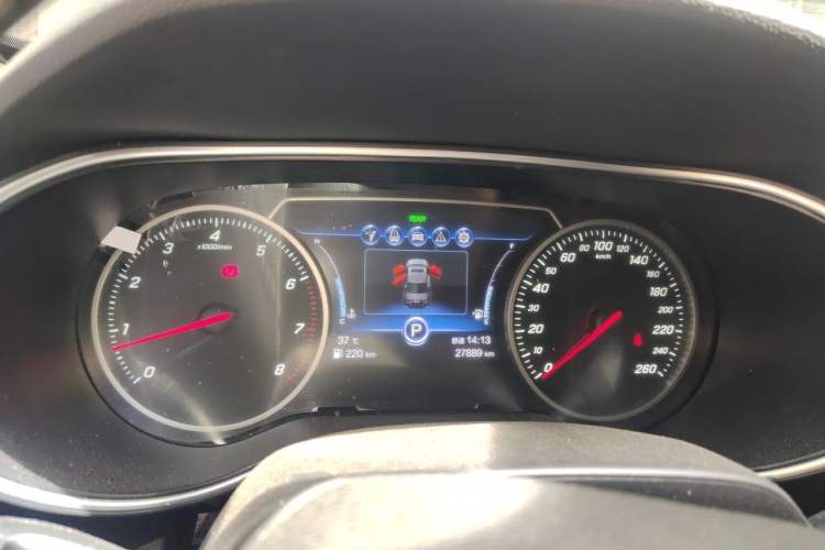 Used Hongqi H5 2022 Classic Model Facelift 1.8T Automatic Smart Connect Flagship Edition Instrument Cluster