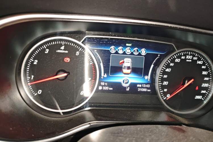 Used Hongqi H5 2022 Classic Model Facelift 1.8T Automatic Smart Connect Flagship Edition Instrument Cluster