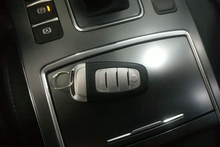 Used Hongqi H5 2022 Classic Model Facelift 1.8T Automatic Smart Connect Flagship Edition Interior 1