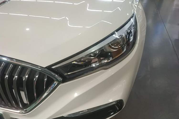 Used Hongqi H5 2022 Classic Model Facelift 1.8T Automatic Smart Connect Flagship Edition Left Front Headlight