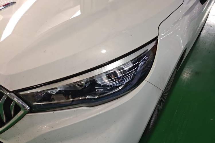 Used Hongqi H5 2022 Classic Model Facelift 1.8T Automatic Smart Connect Flagship Edition Left Front Headlight