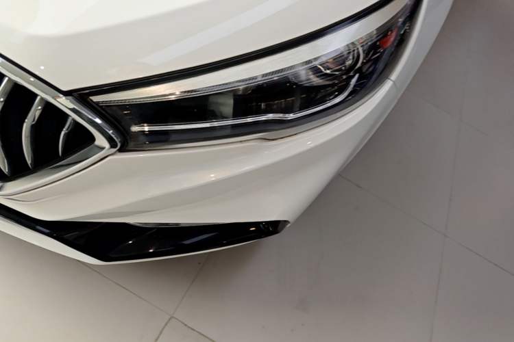 Used Hongqi H5 2022 Classic Model Facelift 1.5T DCT Qiyun Edition Left Front Headlight