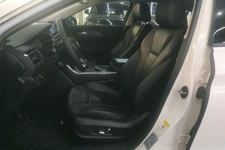 Used Hongqi H5 2022 Classic Model Facelift 1.8T Automatic Smart Connect Flagship Edition Left Front Seat