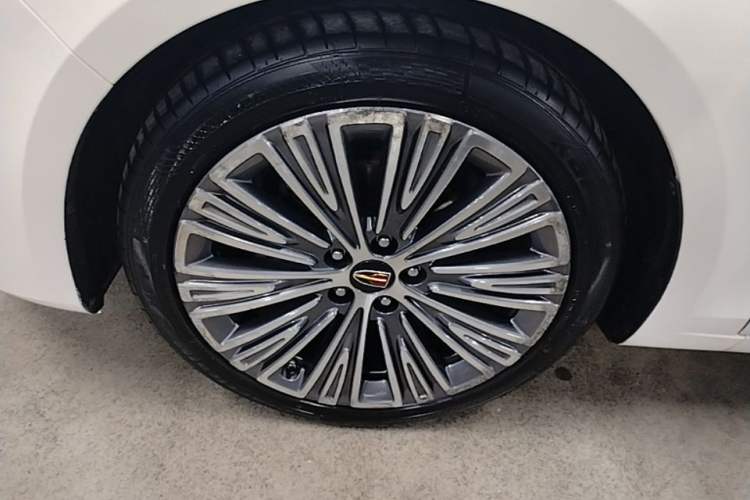 Used Hongqi H5 2022 Classic Model Facelift 1.8T Automatic Smart Connect Flagship Edition Left Front Wheel Hub