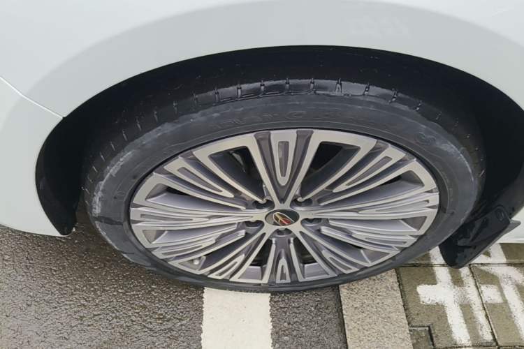 Used Hongqi H5 2022 Classic Model Facelift 1.5T DCT Qiyun Edition Left Front Wheel Hub