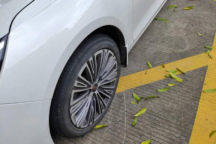 Used Hongqi H5 2022 Classic Model Facelift 1.5T DCT Qiyun Edition Left Front Wheel Hub
