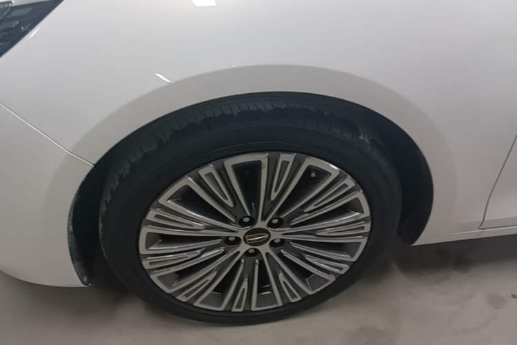 Used Hongqi H5 2022 Classic Model Facelift 1.5T DCT Qiyun Edition Left Front Wheel Hub