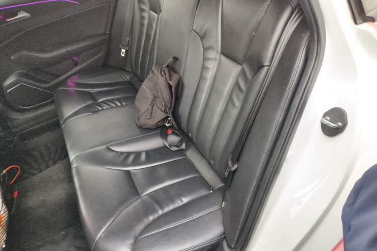 Used Hongqi H5 2022 Classic Model 1.8T Automatic Smart Connect Flagship Edition Left Rear Seat