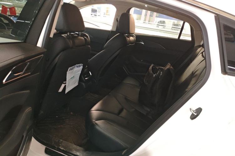 Used Hongqi H5 2022 Classic Model Facelift 1.8T Automatic Smart Connect Flagship Edition Left Rear Seat