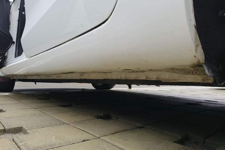 Used Hongqi H5 2022 Classic Model Facelift 1.5T DCT Qiyun Edition Left Side Sill