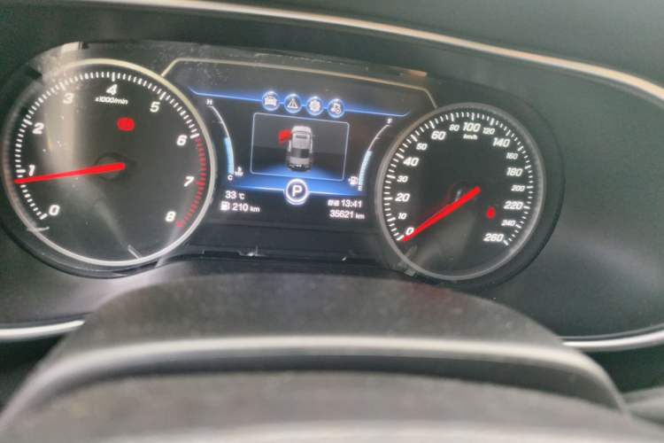 Used Hongqi H5 2022 Classic Model 1.5T DCT Flagship Edition Odometer Close Up