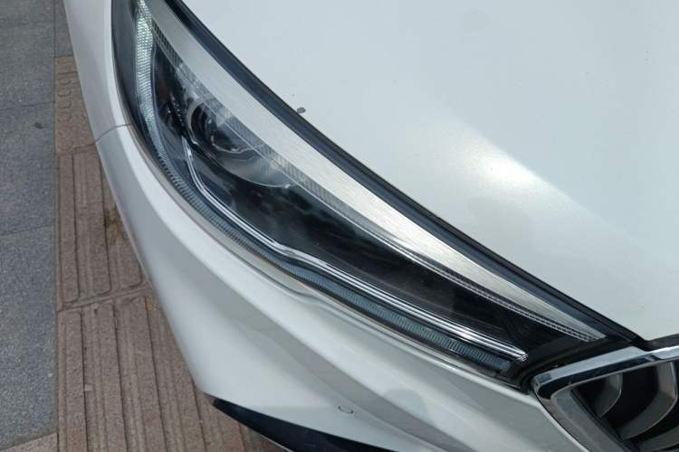 Used Hongqi H5 2022 Classic Model Facelift 1.8T Automatic Smart Connect Flagship Edition Right Front Headlight