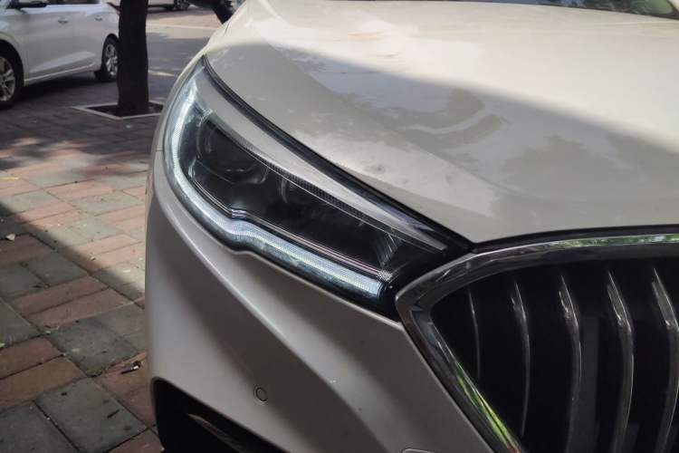 Used Hongqi H5 2022 Classic Model Facelift 1.8T Automatic Smart Connect Flagship Edition Right Front Headlight