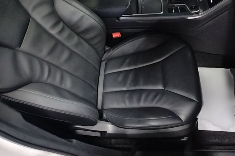 Used Hongqi H5 2022 Classic Model Facelift 1.8T Automatic Smart Connect Flagship Edition Right Front Seat