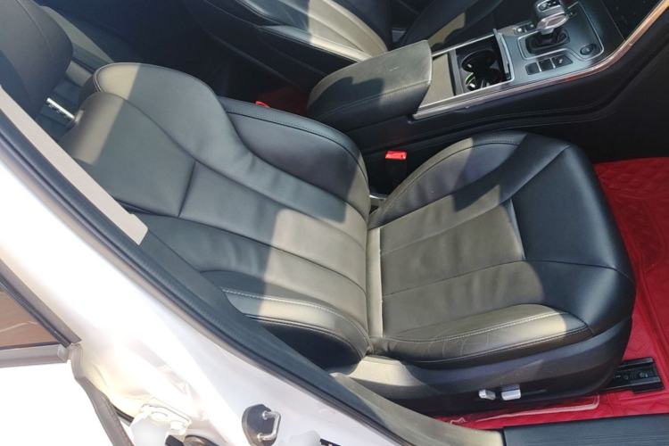 Used Hongqi H5 2022 Classic Model Facelift 1.8T Automatic Smart Connect Flagship Edition Right Front Seat