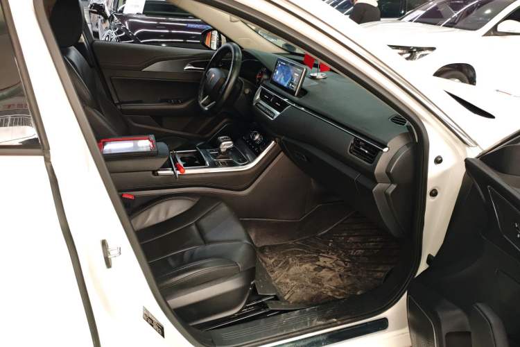 Used Hongqi H5 2022 Classic Model Facelift 1.8T Automatic Smart Connect Flagship Edition Right Front Seat