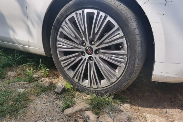 Used Hongqi H5 2022 Classic Model 1.5T DCT Flagship Edition Right Front Wheel Hub