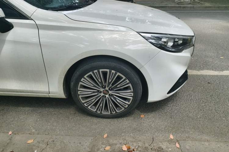 Used Hongqi H5 2022 Classic Model 1.5T DCT Flagship Edition Right Front Wheel Hub
