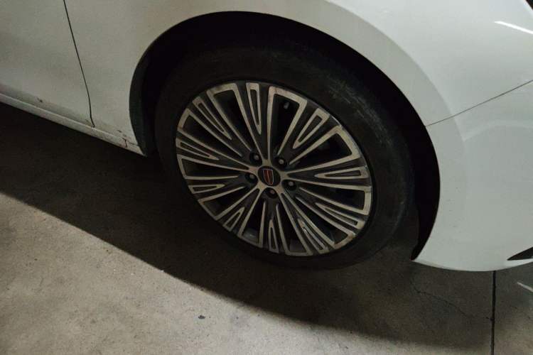 Used Hongqi H5 2022 Classic Model Facelift 1.5T DCT Qiyun Edition Right Front Wheel Hub
