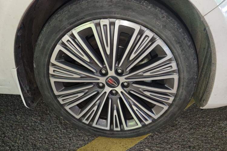 Used Hongqi H5 2022 Classic Model 1.5T DCT Flagship Edition Right Front Wheel Hub