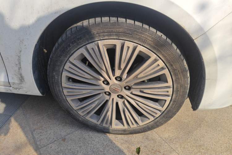 Used Hongqi H5 2022 Classic Model 1.5T DCT Flagship Edition Right Front Wheel Hub