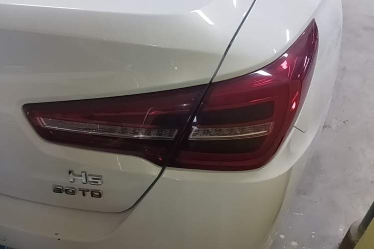 Used Hongqi H5 2022 Classic Model Facelift 1.5T DCT Qiyun Edition Right Rear Taillight